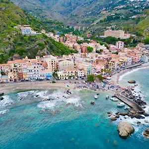 Hostel House, Giardini-Naxos